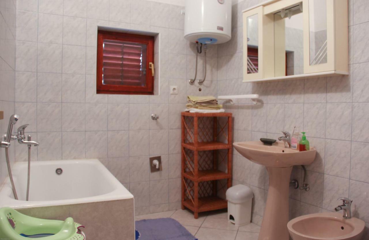 Apartmani Nada Seget Vranjica Extérieur photo