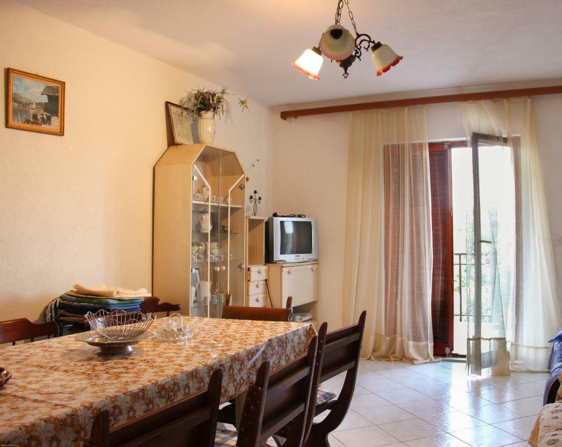 Apartmani Nada Seget Vranjica Extérieur photo